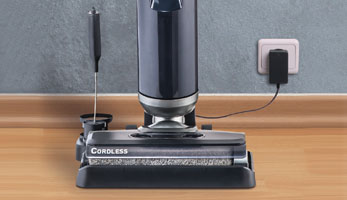 AquaFloorCleaner Cordless, прибор на зарядной станции THOMAS AquaFloorCleaner Cordless, компактное хранение и быстрая зарядка на зарядной станции