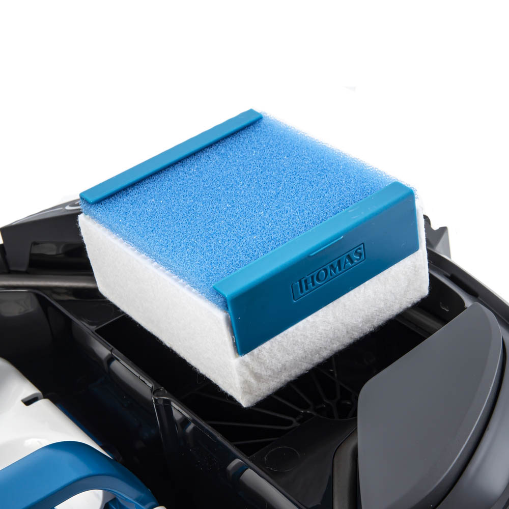 Thomas AquaBox Compact, фильтры HEPA 13 и моторозащитный В пылесосе Thomas AquaBox Compact есть фильтр НЕРА 13, удерживающий мельчайшие частицы пыли, а также моторозащитный фильтр