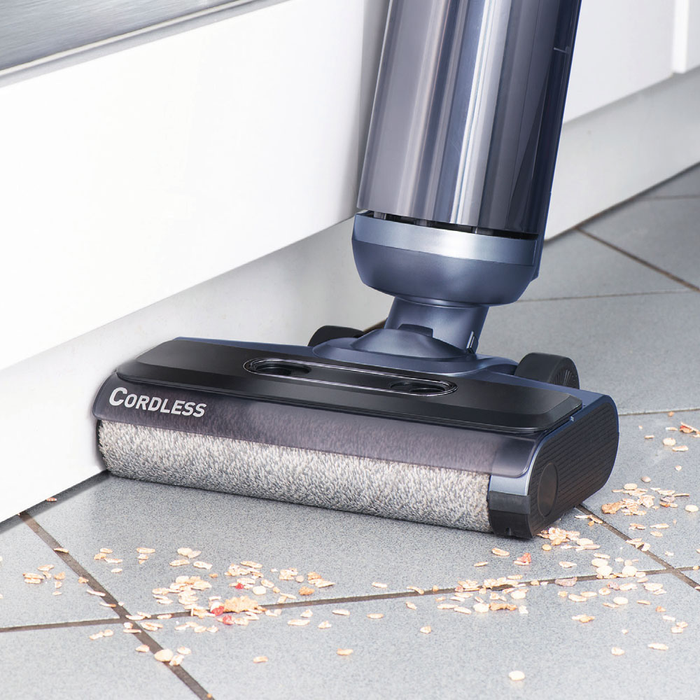 AquaFloorCleaner Cordless Plus, тщательная уборка под стенами AquaFloorCleaner Cordless Plus, тщательная уборка в углах и под стенами благодаря конструкции моющего валика